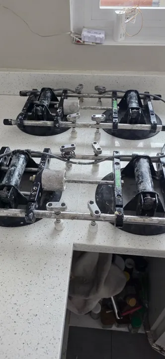 Suction clamps aligning a speckled quartz countertop seam